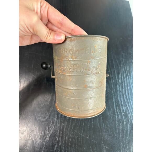 Vtg Metal Measuring Shifter- Bromwells- Rust, Handle- Turns- Farmhouse- Rustic - Picture 7 of 7